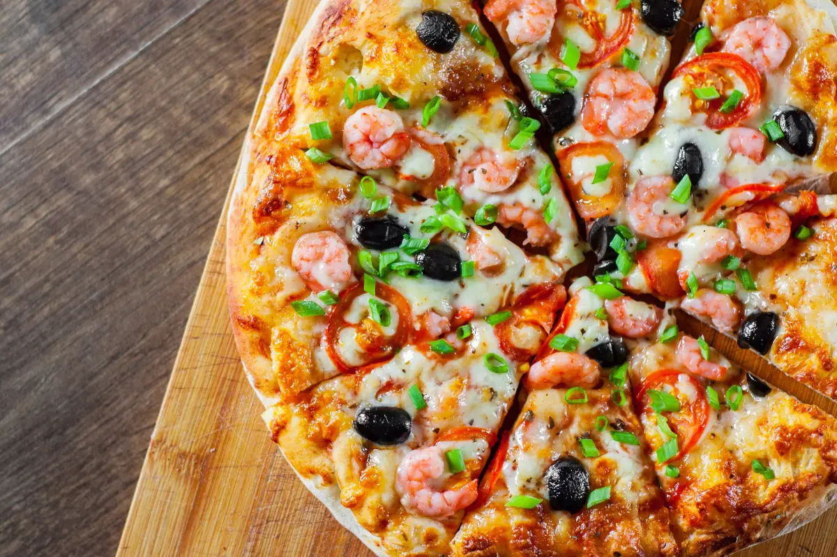 Câteva secrete de gătit pizza cu fructe de mare